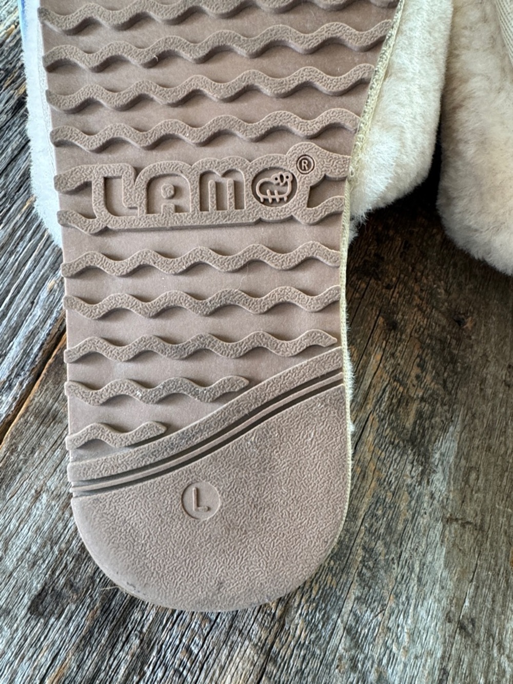 Lamo Fur Slip On Slippers Women's Size Large (7-8) - Picture 6 of 8
